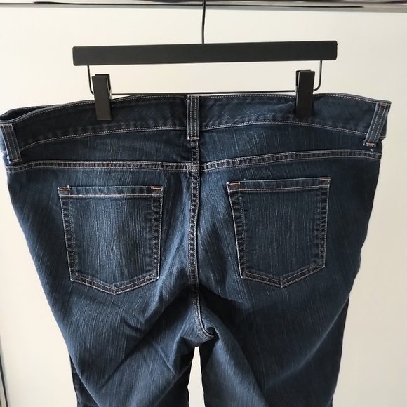 EUC Torrid Dark Wash Flare Jeans 22T - Picture 5 of 10